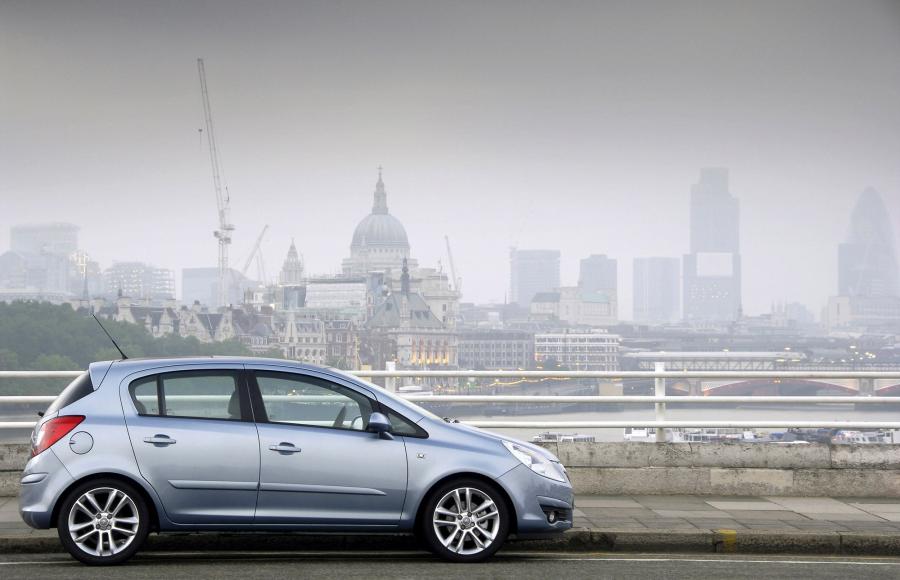  Vauxhall Corsa 2009 года  (фото 2 из 16)